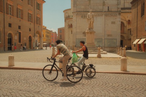 Travel, frame 14