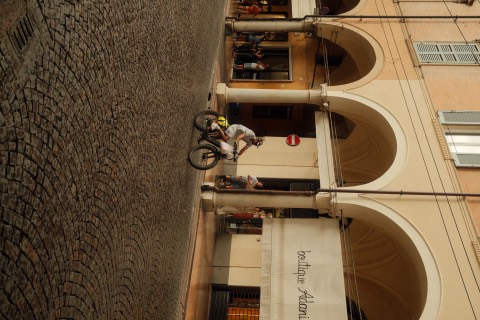 Travel, frame 16