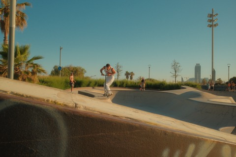 Travel, frame 23